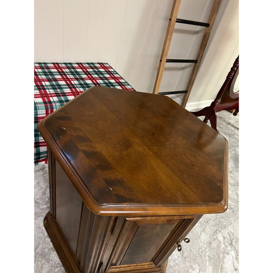 Mid Century Maple Ethan Allen Octagon End Table, Great Condition!
