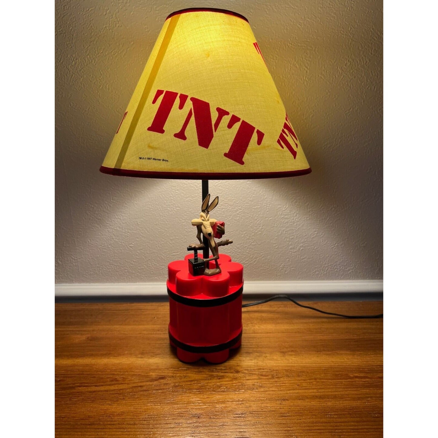 Vintage 1997 Wiley Coyote TNT Lamp, RARE FIND EXCELLENT CONDITION!!
