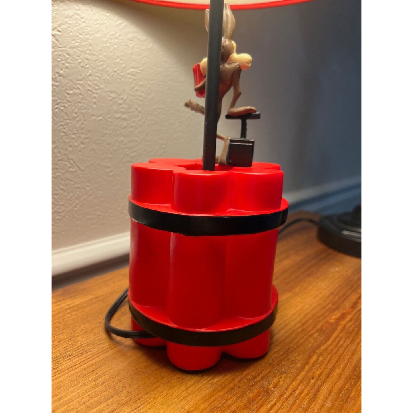 Vintage 1997 Wiley Coyote TNT Lamp, RARE FIND EXCELLENT CONDITION!!